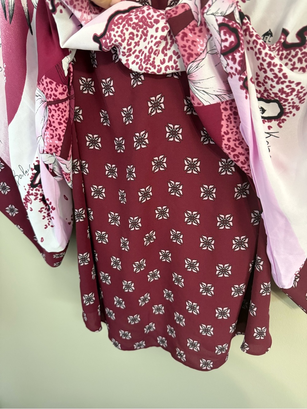 NWT WHBM Fiji Sunset Kimono Top Blouse V-neck Flowy Maroon White Pink Women’s XL - Picture 7 of 10